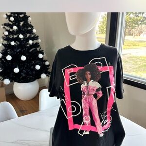 Black T-Shirt with Pink Graphic Designskze small women.